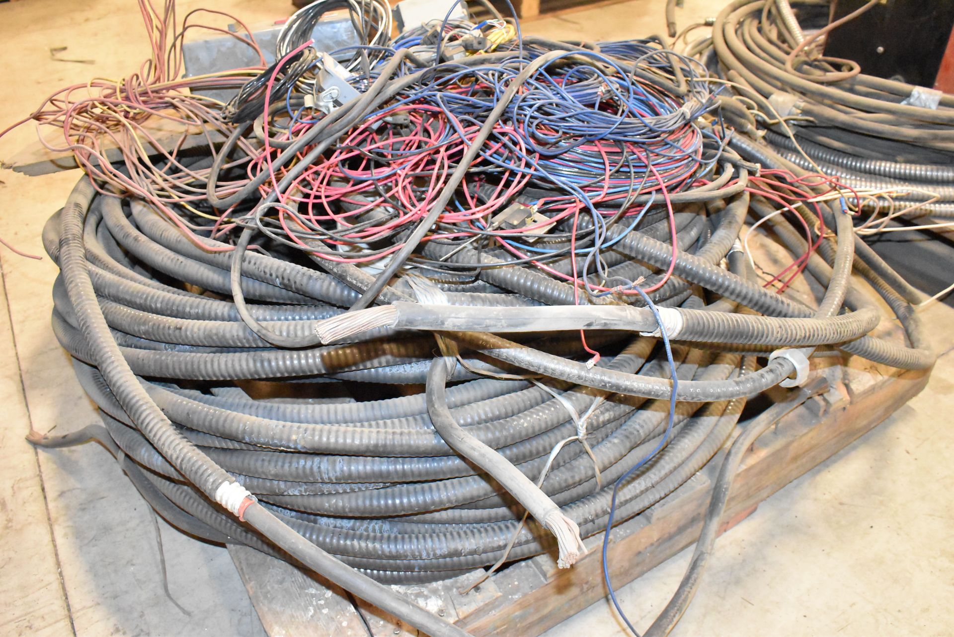 LOT/ ELECTRICAL EQUIPMENT AND WIRE - Image 3 of 3