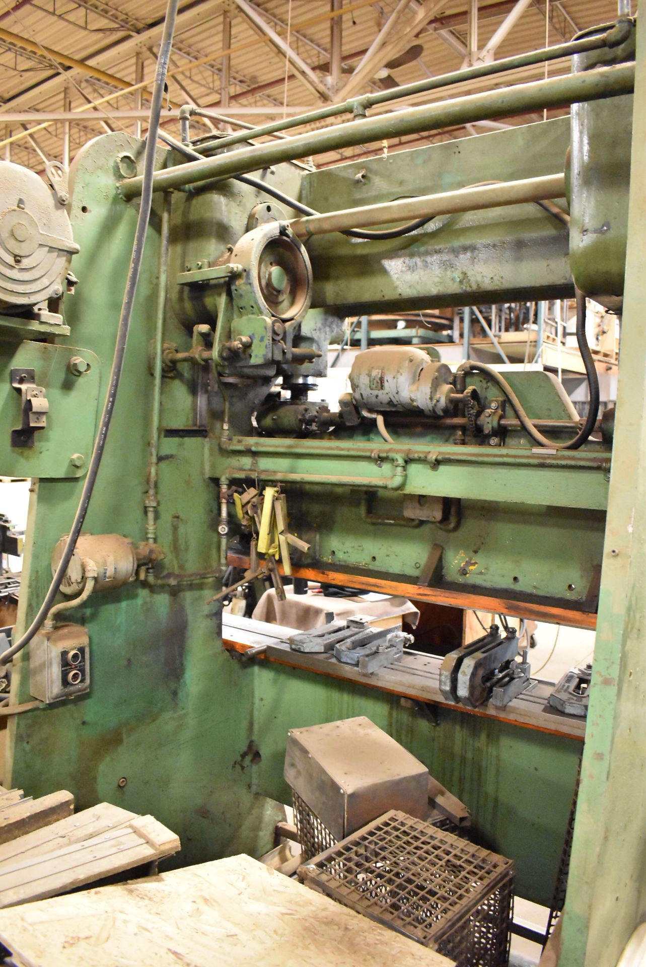 CHICAGO 50TON 8' MECHANICAL PRESS WITH 6'X10GA CAPACITY WITH UNI-PUNCH TOOLING, S/N: L-10321 [ - Image 7 of 7