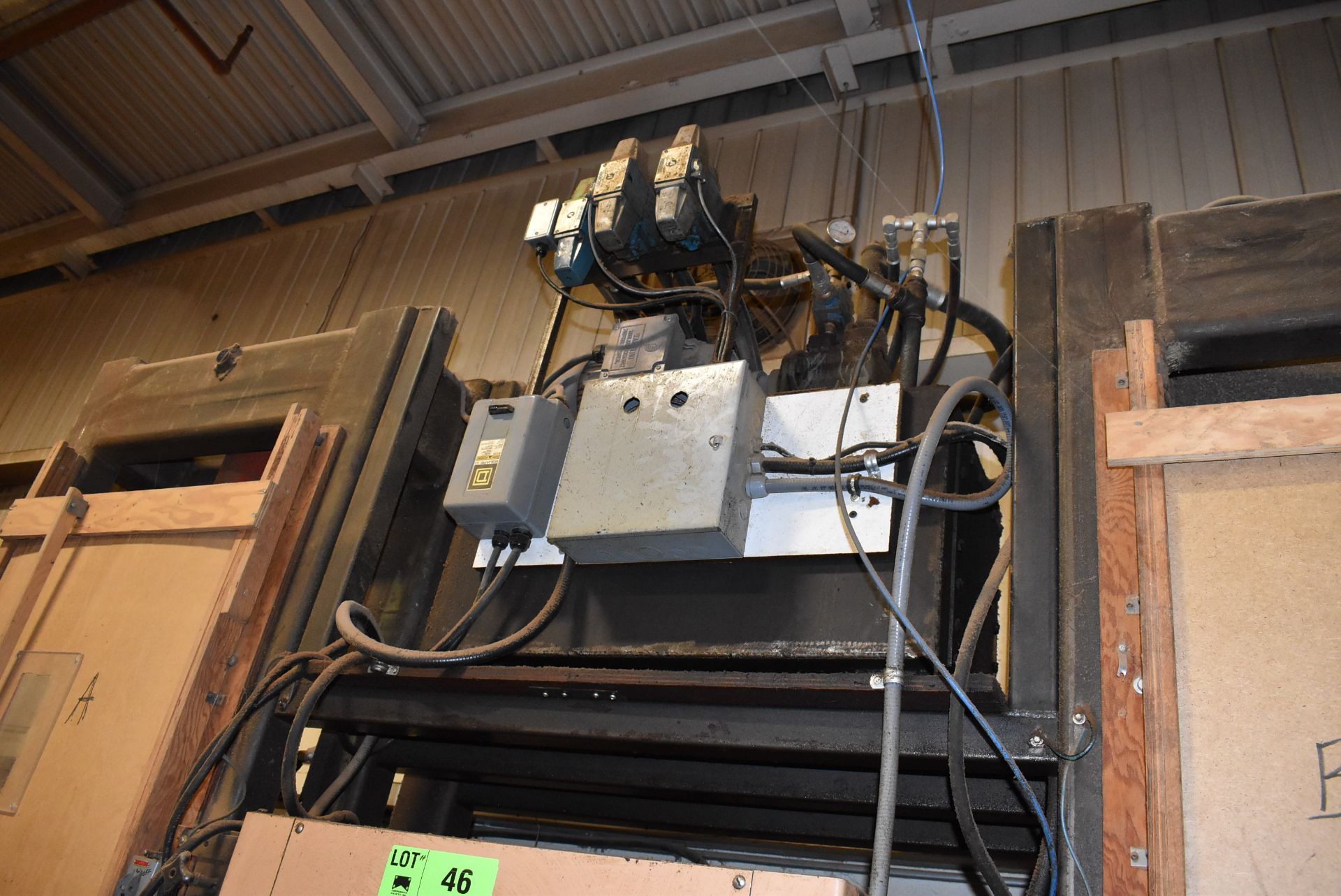 RFS DUAL HEAD FORMING PRESS WITH MAX 1,400PSI, S/N: N/A [RIGGING FEE FOR LOT #46 - $3025 CDN PLUS - Image 8 of 9