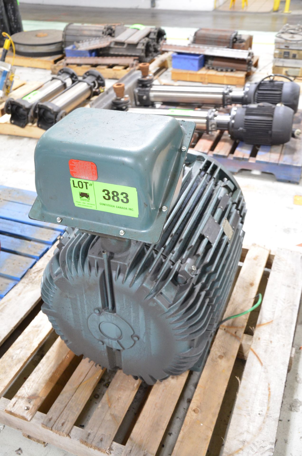 RELIANCE 225HP/2600RPM/575V/3PH/60HZ ELECTRIC MOTOR, S/N N/A [RIGGING FEE FOR LOT #383 - $25 USD