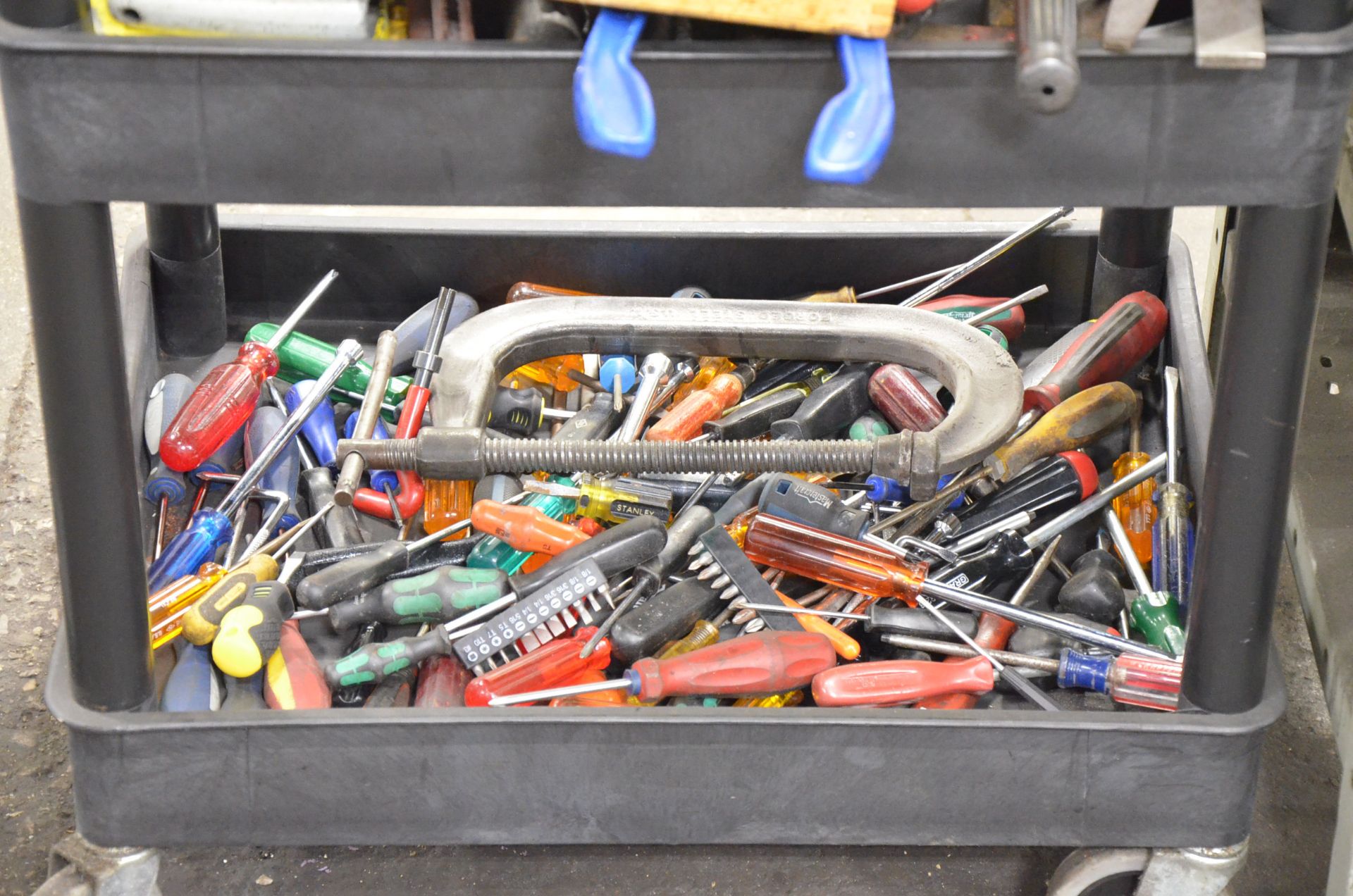 LOT/ HAND TOOLS WITH CART [RIGGING FEE FOR LOT #44 - $20 USD PLUS APPLICABLE TAXES] - Image 4 of 4