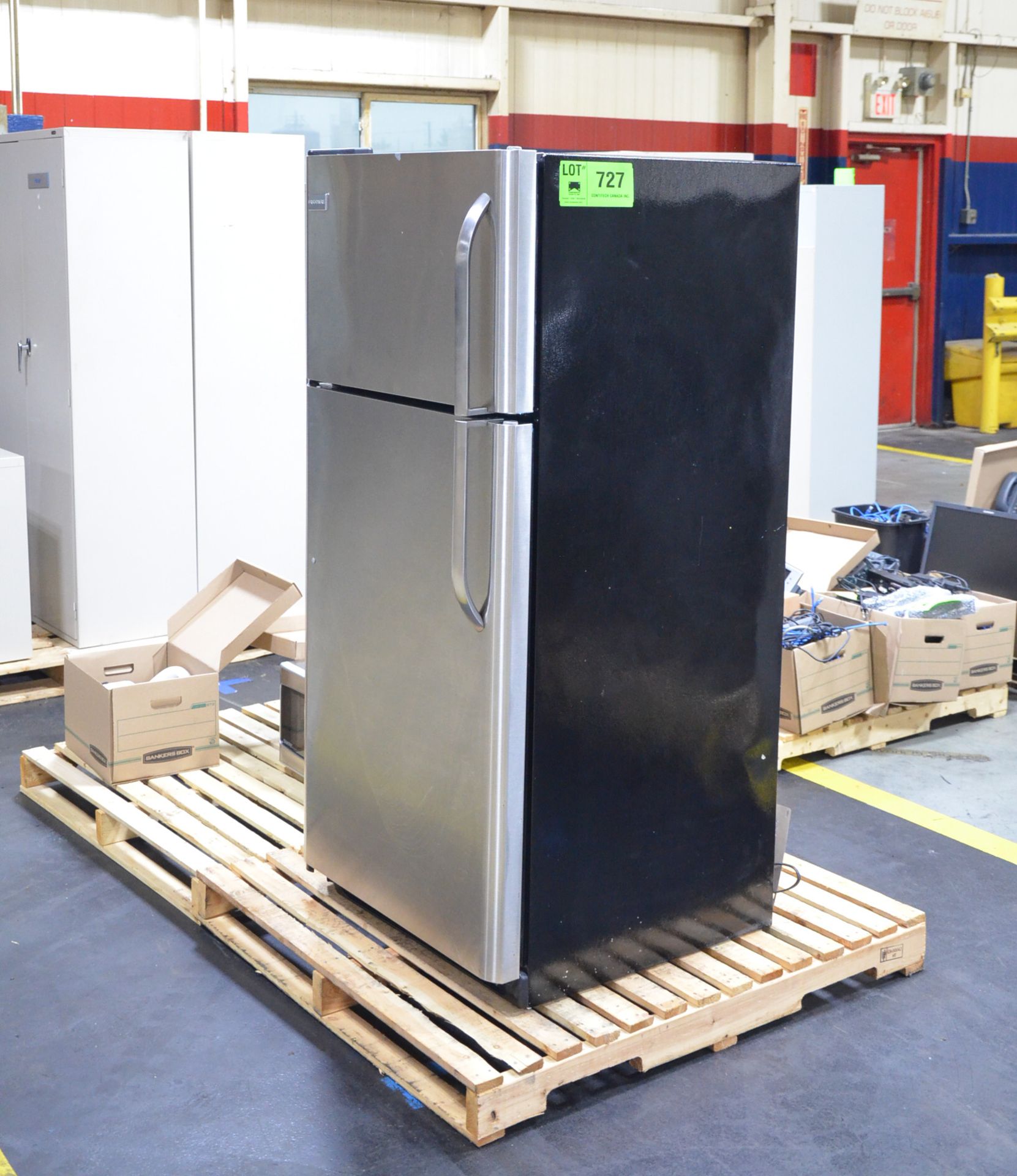 LOT/ GE STAINLESS STEEL FRIDGE AND APPLIANCES [RIGGING FEE FOR LOT #727 - $tbd USD PLUS APPLICABLE