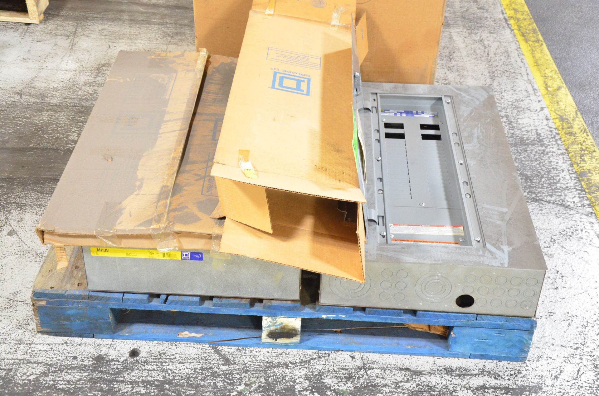 LOT/ SQUARE D ELECTRICAL PANELS [RIGGING FEE FOR LOT #345 - $25 USD PLUS APPLICABLE TAXES] - Image 2 of 2