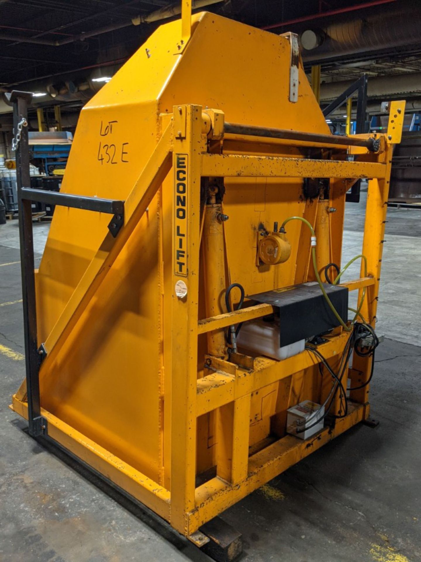 ECONOLIFTØ4,000LB CAPACITY HYDRAULIC DUMPER, S/N N/A [RIGGING FEE FOR LOT #432 E - $50 USD PLUS