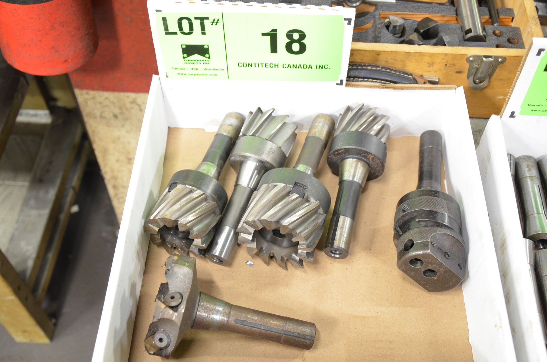 LOT/ (6) R8 TAPER TOOL HOLDERS [RIGGING FEE FOR LOT #18 - $25 USD PLUS APPLICABLE TAXES]