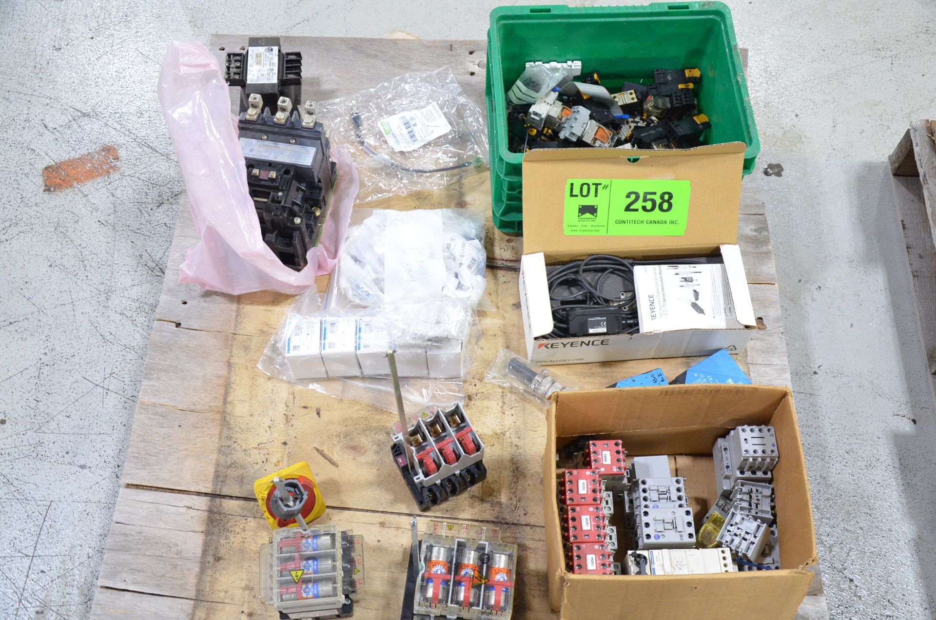 LOT/ ELECTRONIC COMPONENTS [RIGGING FEE FOR LOT #258 - $25 USD PLUS APPLICABLE TAXES]