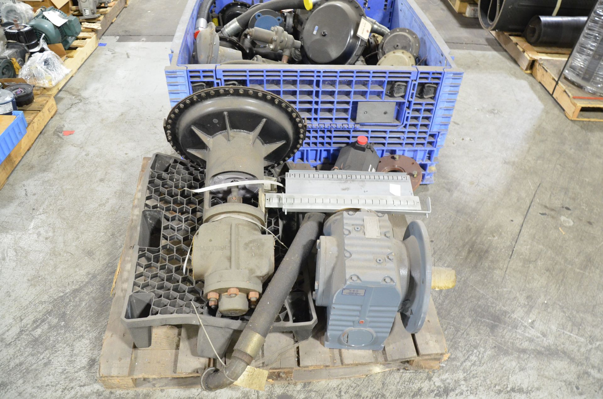 LOT/ (5) PALLETS WITH ELECTRIC MOTORS [RIGGING FEE FOR LOT #506 - $50 USD PLUS APPLICABLE TAXES] - Image 10 of 10