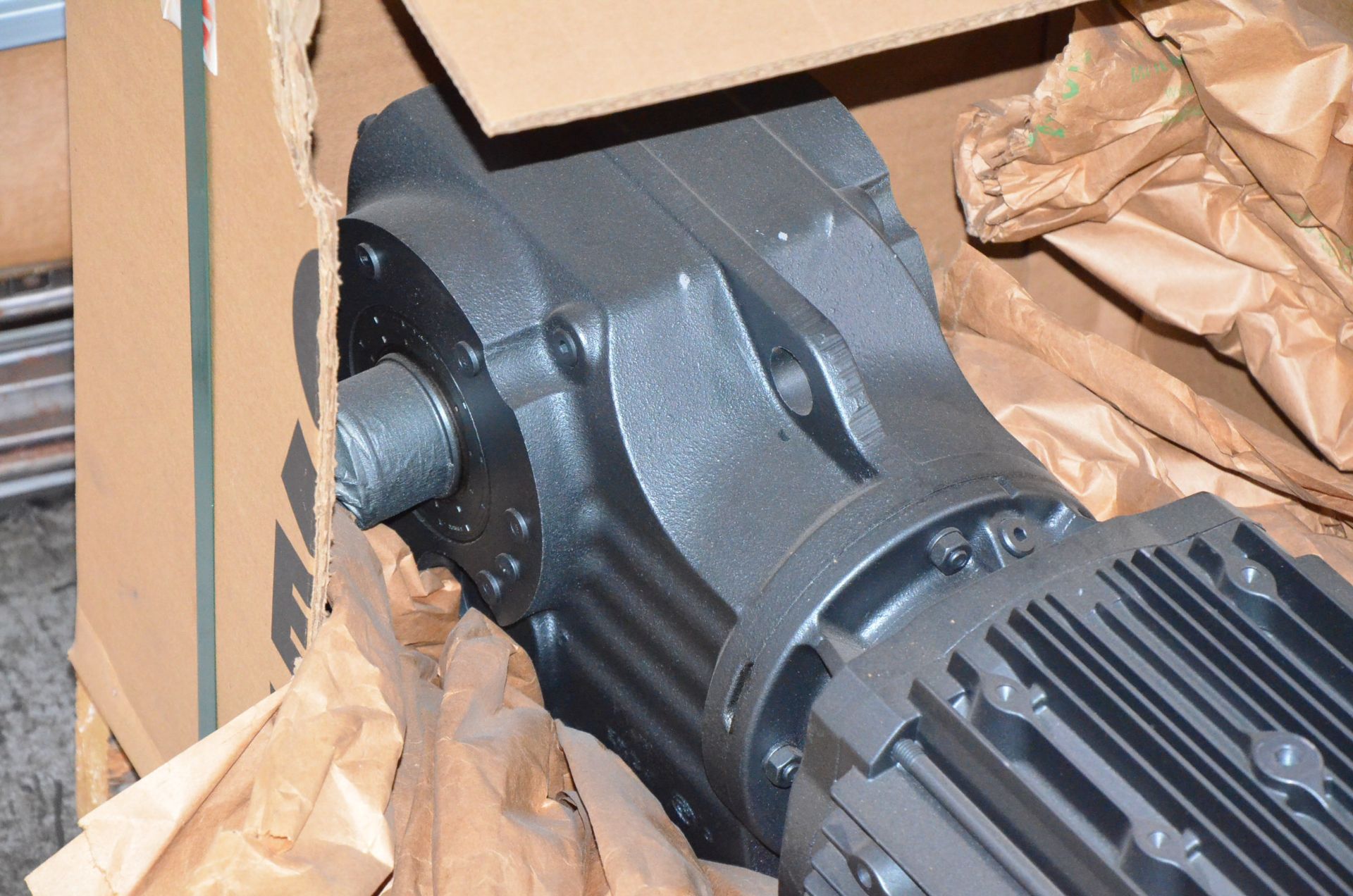 SEW-EURODRIVE 7.5HP 1755RPM 230-460V DRIVE MOTOR WITH AXIAL GEARBOX, S/N N/A [RIGGING FEE FOR LOT # - Image 3 of 3