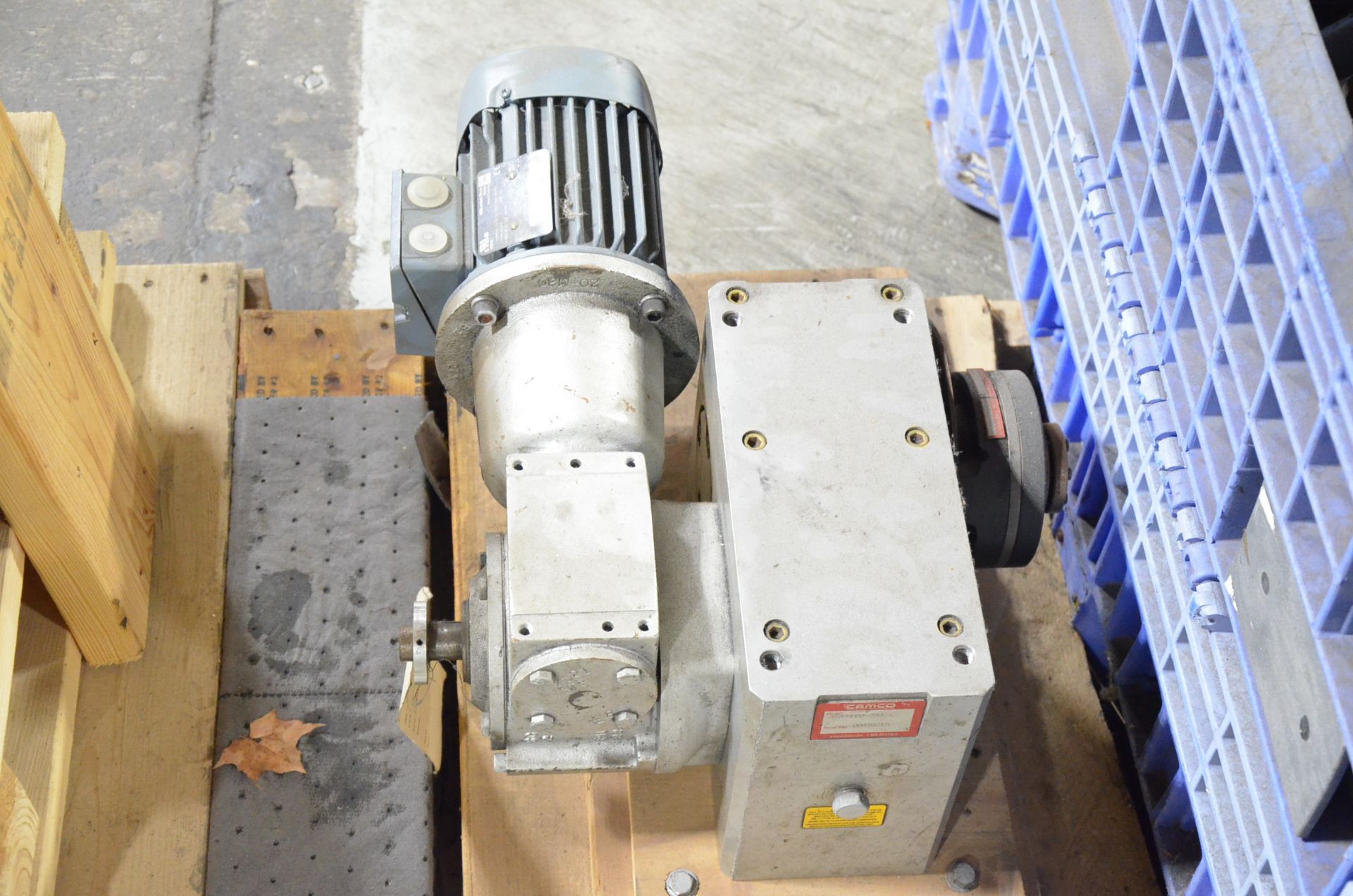 LOT/ (5) PALLETS WITH ELECTRIC MOTORS [RIGGING FEE FOR LOT #506 - $50 USD PLUS APPLICABLE TAXES] - Image 8 of 10