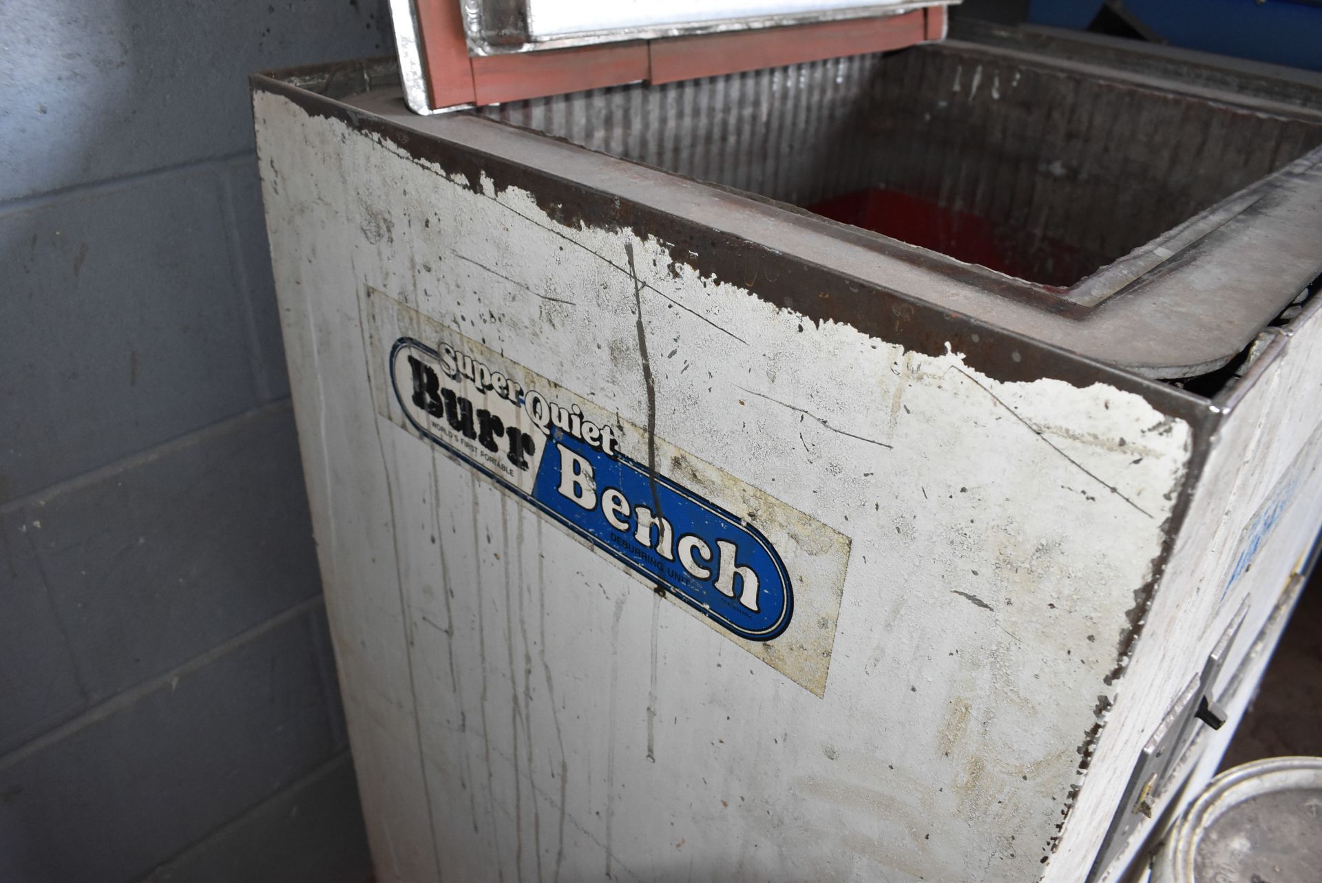 BURR BENCH MODEL 2016 VIBRATORY FINISHING MACHINE, S/N N/A [RIGGING FEE FOR LOT #231 - $25 USD - Image 2 of 4