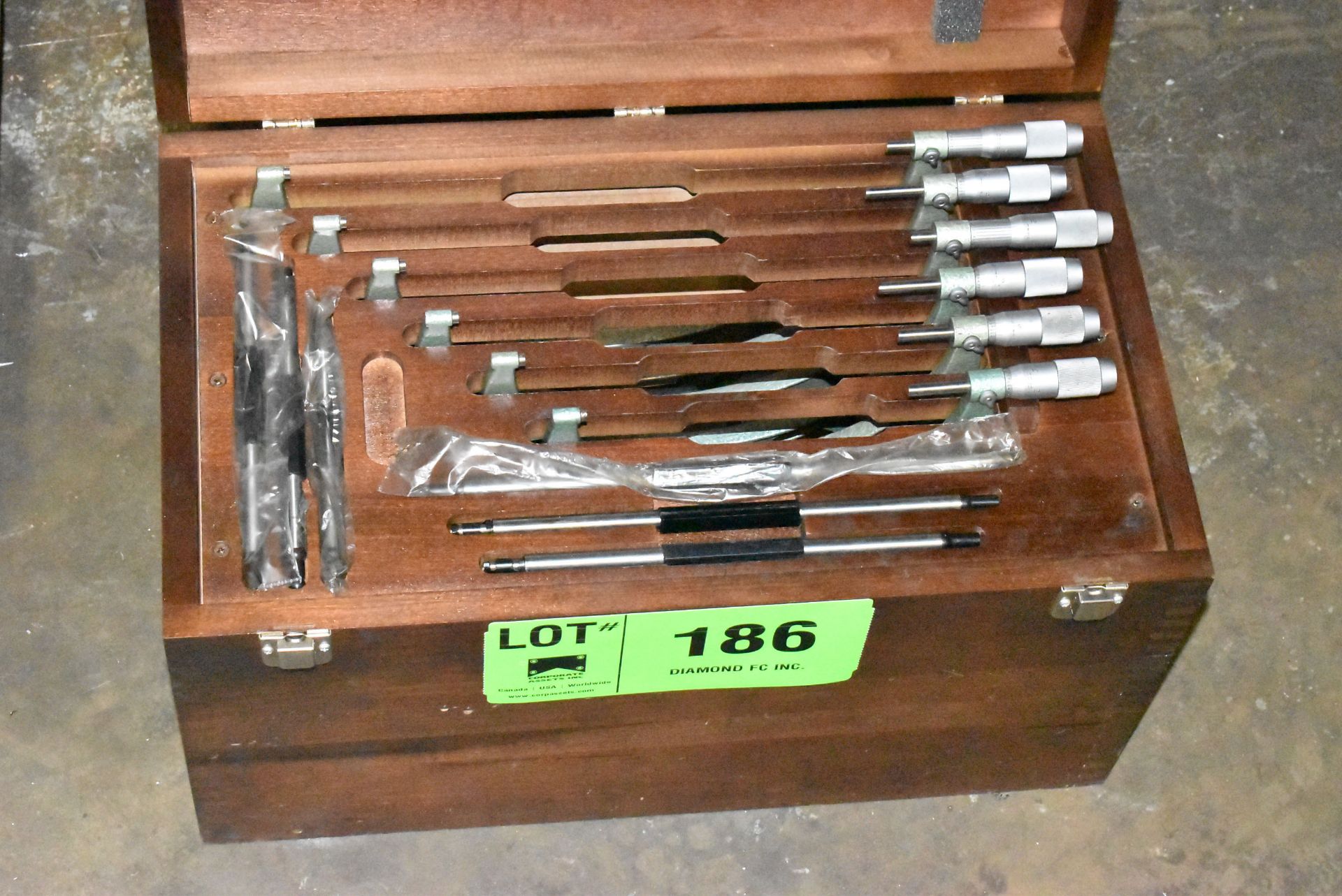 LOT/ OUTSIDE MICROMETER SET FROM 6" TO 12"