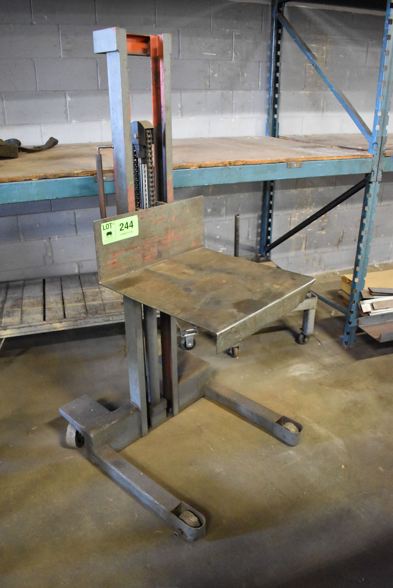 HYDRAULIC DIE LIFTING CART, S/N N/A [RIGGING FEE FOR LOT #244 - $25 USD PLUS APPLICABLE TAXES]