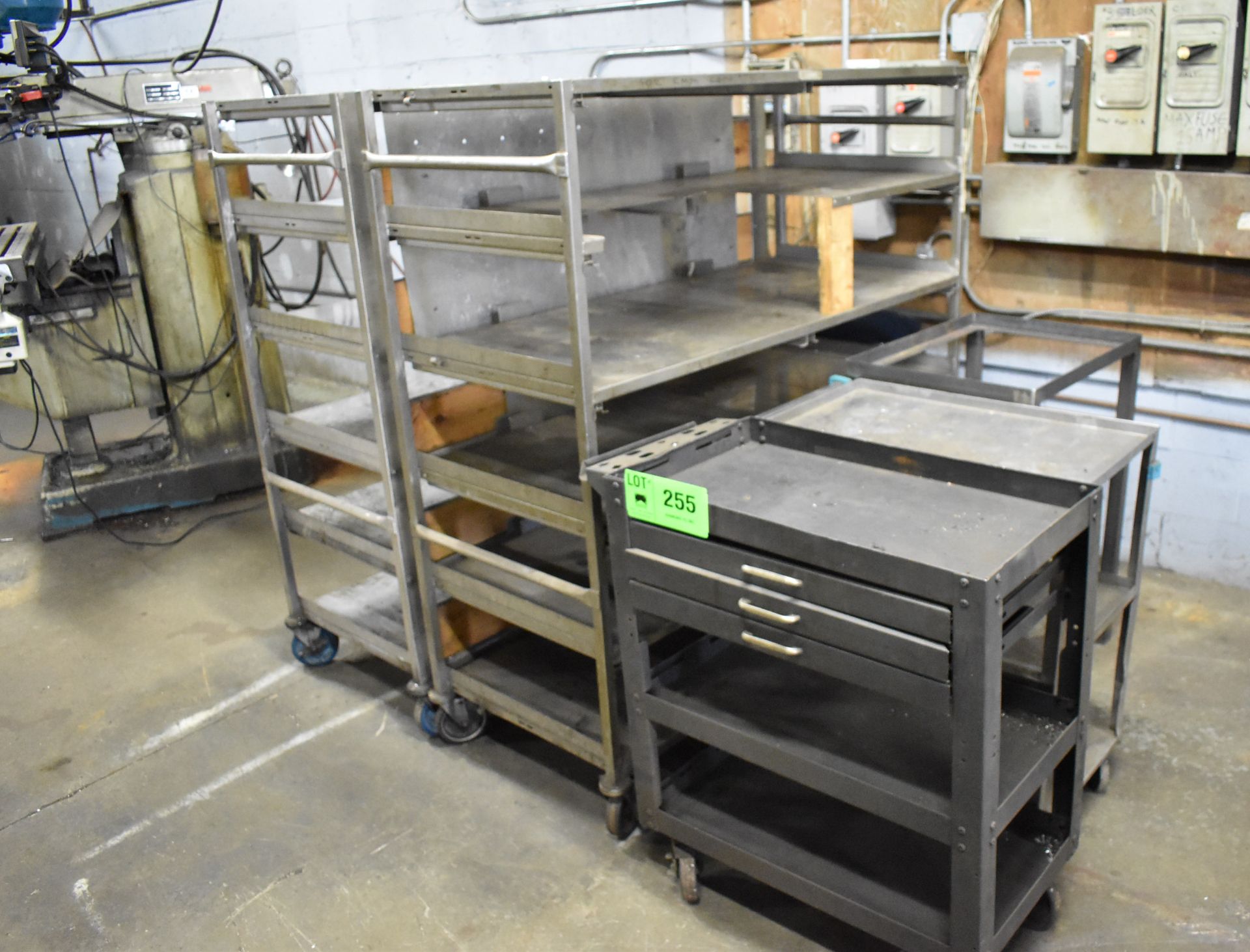 LOT/ ROLLING SHOP CARTS AND SHELVES [RIGGING FEE FOR LOT #255 - $50 USD PLUS APPLICABLE TAXES]