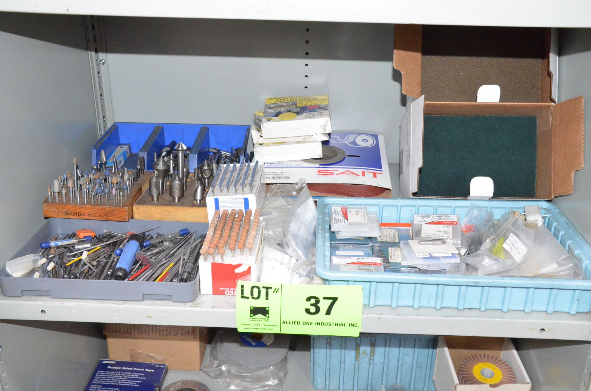 LOT/ CONTENTS OF SHELF CONSISTING OF DEBURRING AND ABRASIVE TOOLS