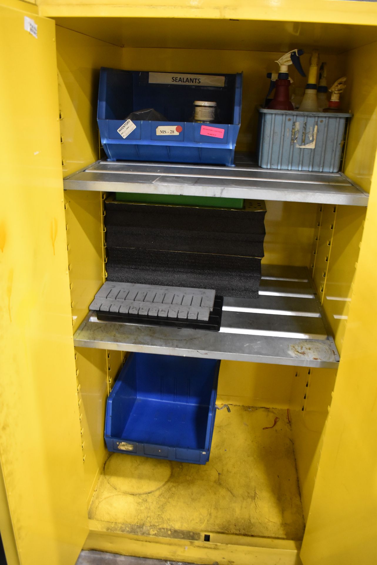 LOT/ JUSTRITE FLAMMABLE CABINET AND TOTES - Image 3 of 3