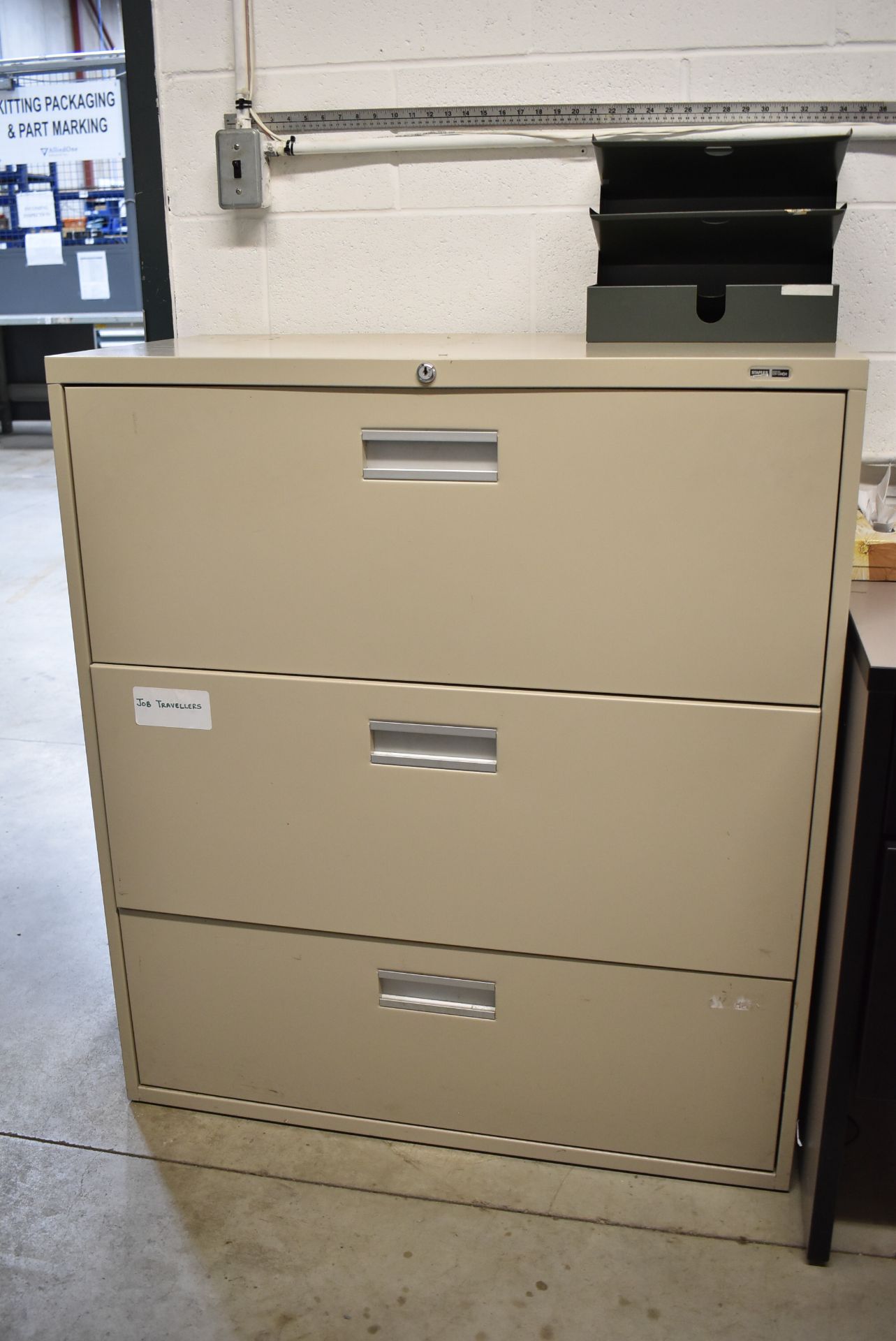 LOT/ OFFICE FURNITURE CONSISTING OF (2) DESKS, LATERAL FILING CABINET AND OFFICE CHAIR (FURNITURE - Image 2 of 3