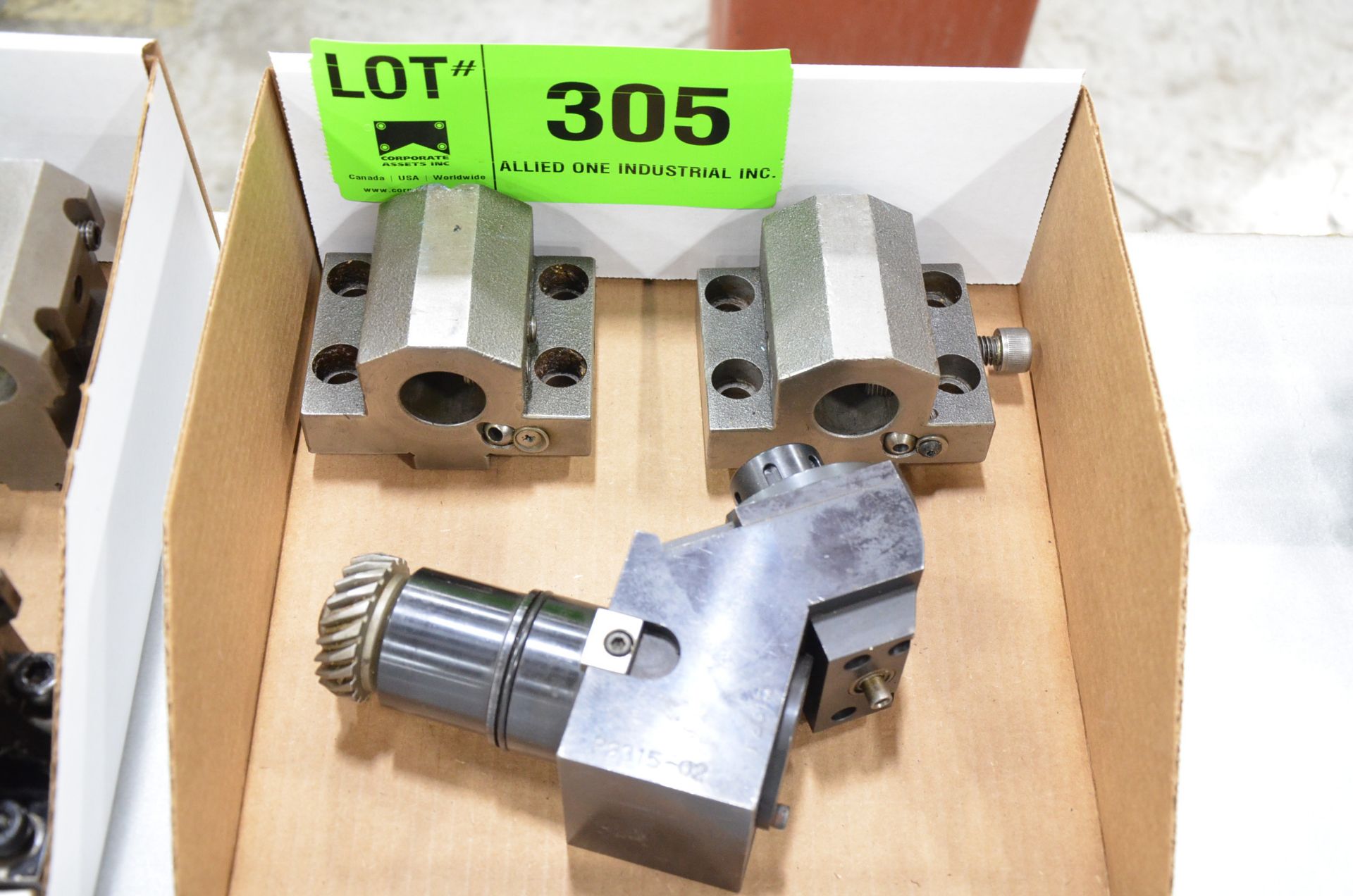 LOT/ (1) P2315-02 LIVE MILLING ANGLE HOLDER AND (2) TURNING HOLDERS