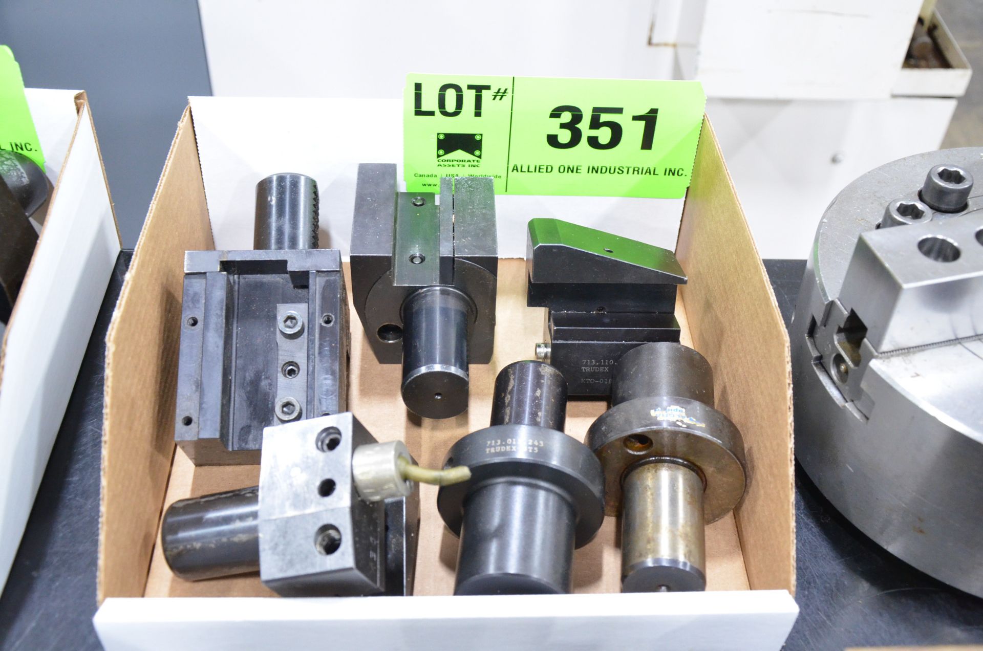 LOT/ TURNING AND MILLING TOOL HOLDERS