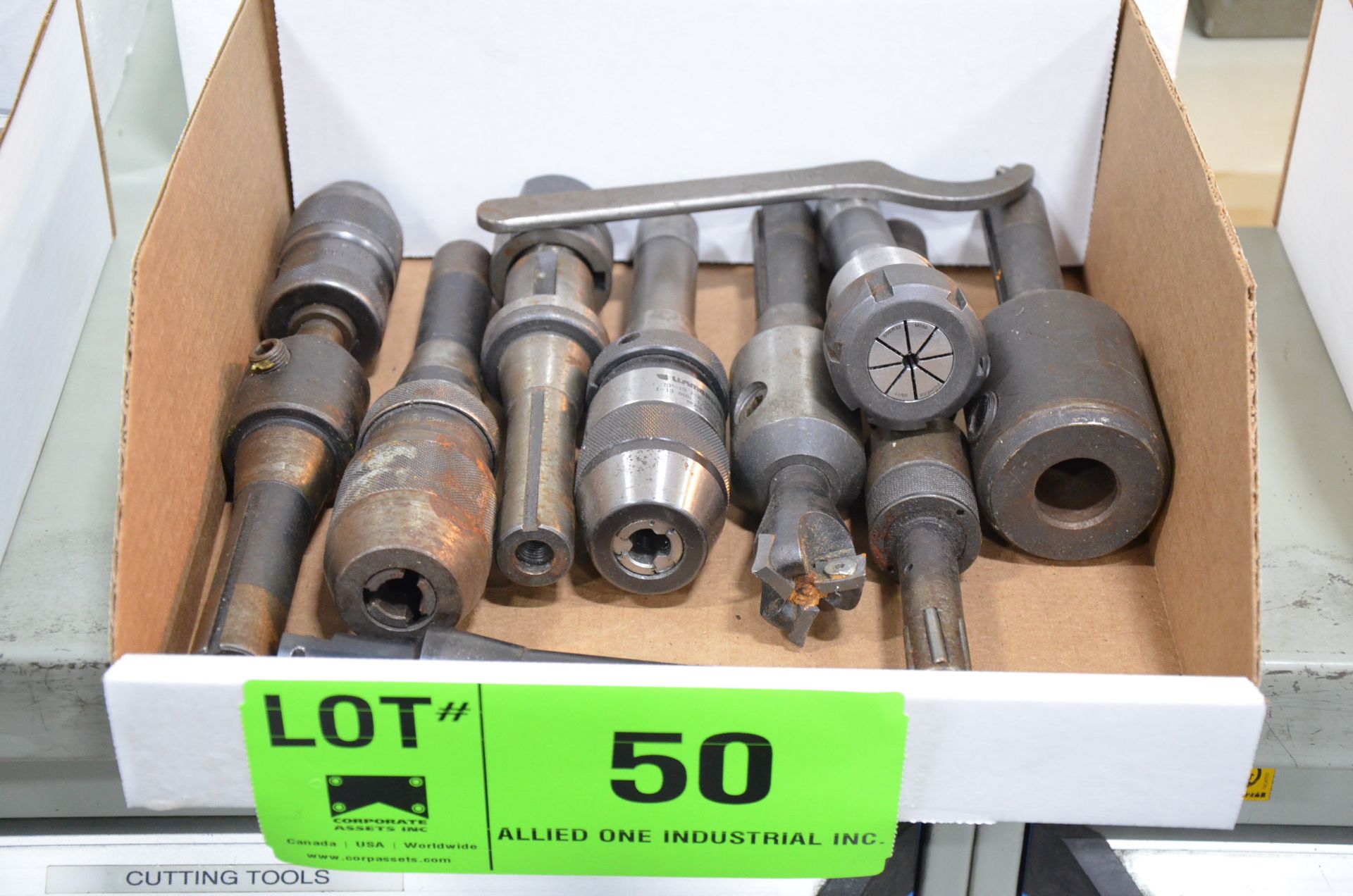 LOT/ MILLING TOOLING CONSISTING OF CHUCKS AND R8 COLLETS