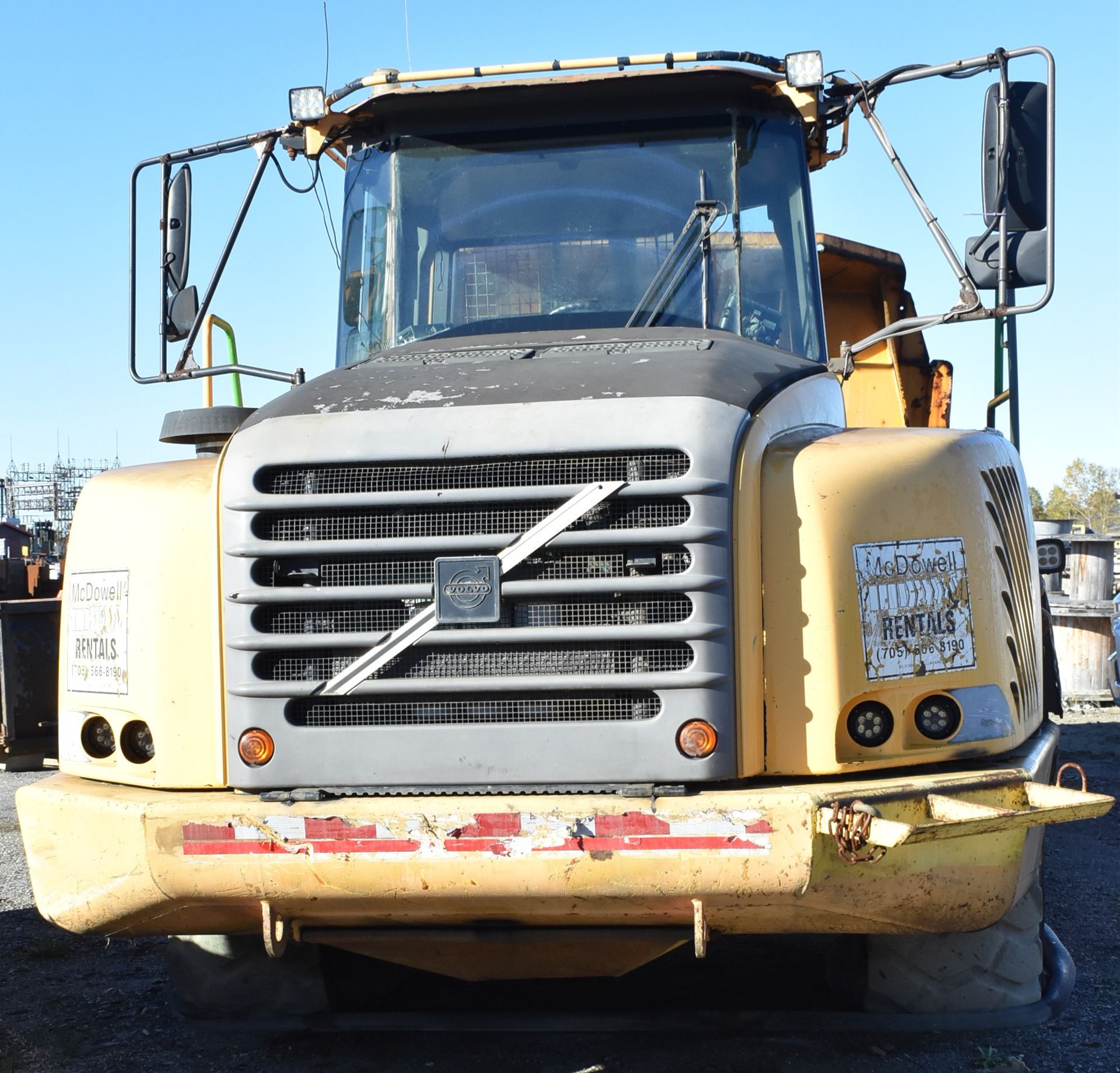 VOLVO A25D ARTICULATED DUMP TRUCK WITH D9BAAE3 9.4L DIESEL ENGINE, 17.01 YRD/3 MAX. CAPACITY ( - Image 3 of 10