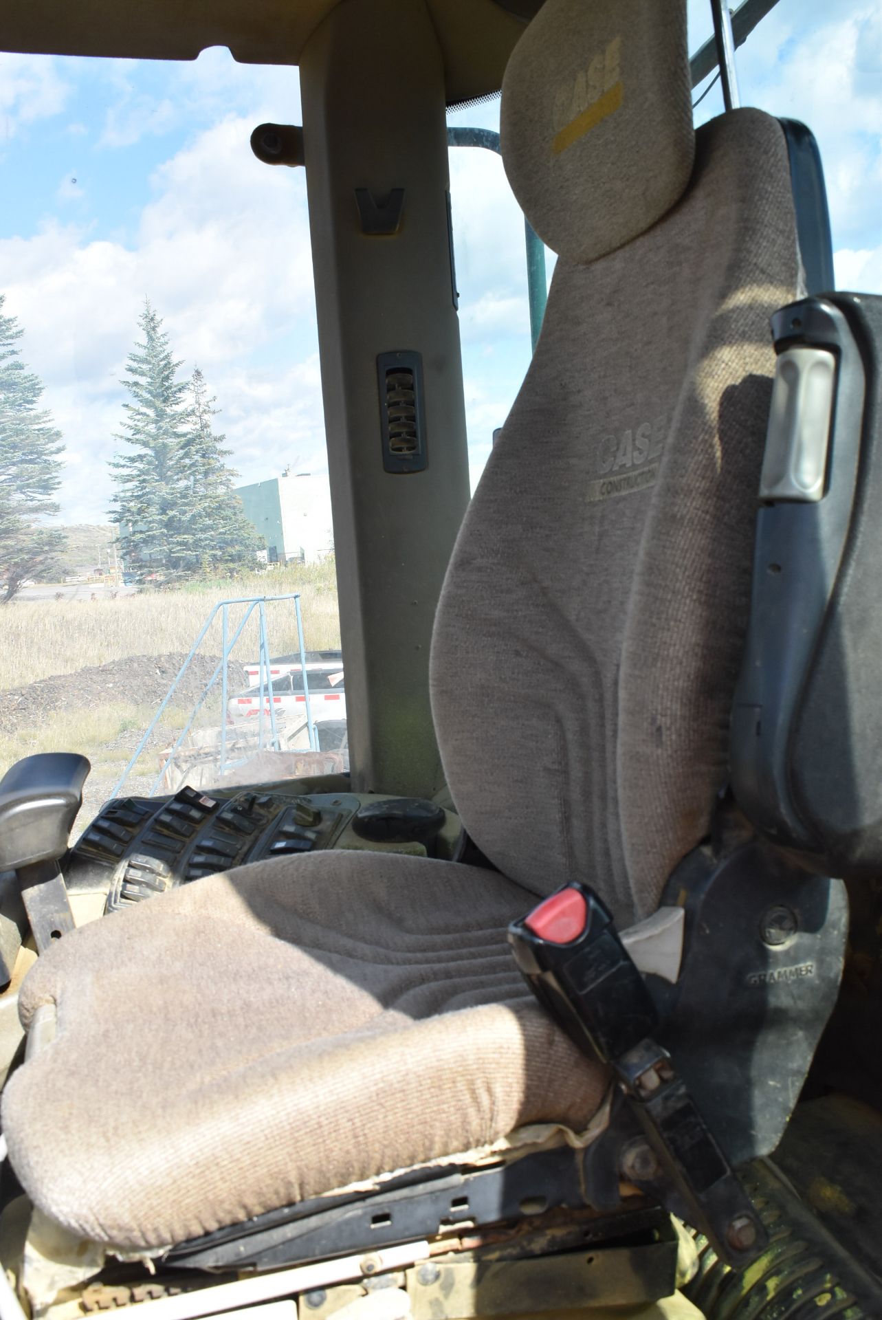 CASE 721F ARTICULATING FRONT END WHEEL LOADER WITH FPT F4HFE613T 6 CYLINDER DIESEL ENGINE, FORK - Image 4 of 8