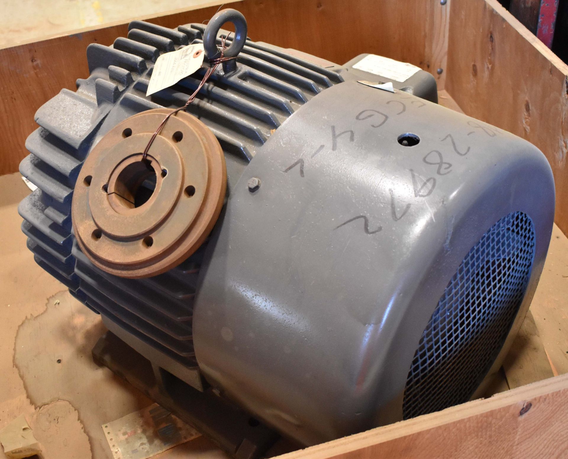 CANADIAN GENERAL ELECTRIC 20 HP ELECTRIC MOTOR WITH 575V, 3PH, 60HZ (CMD WAREHOUSE - 10070302) - Image 2 of 3