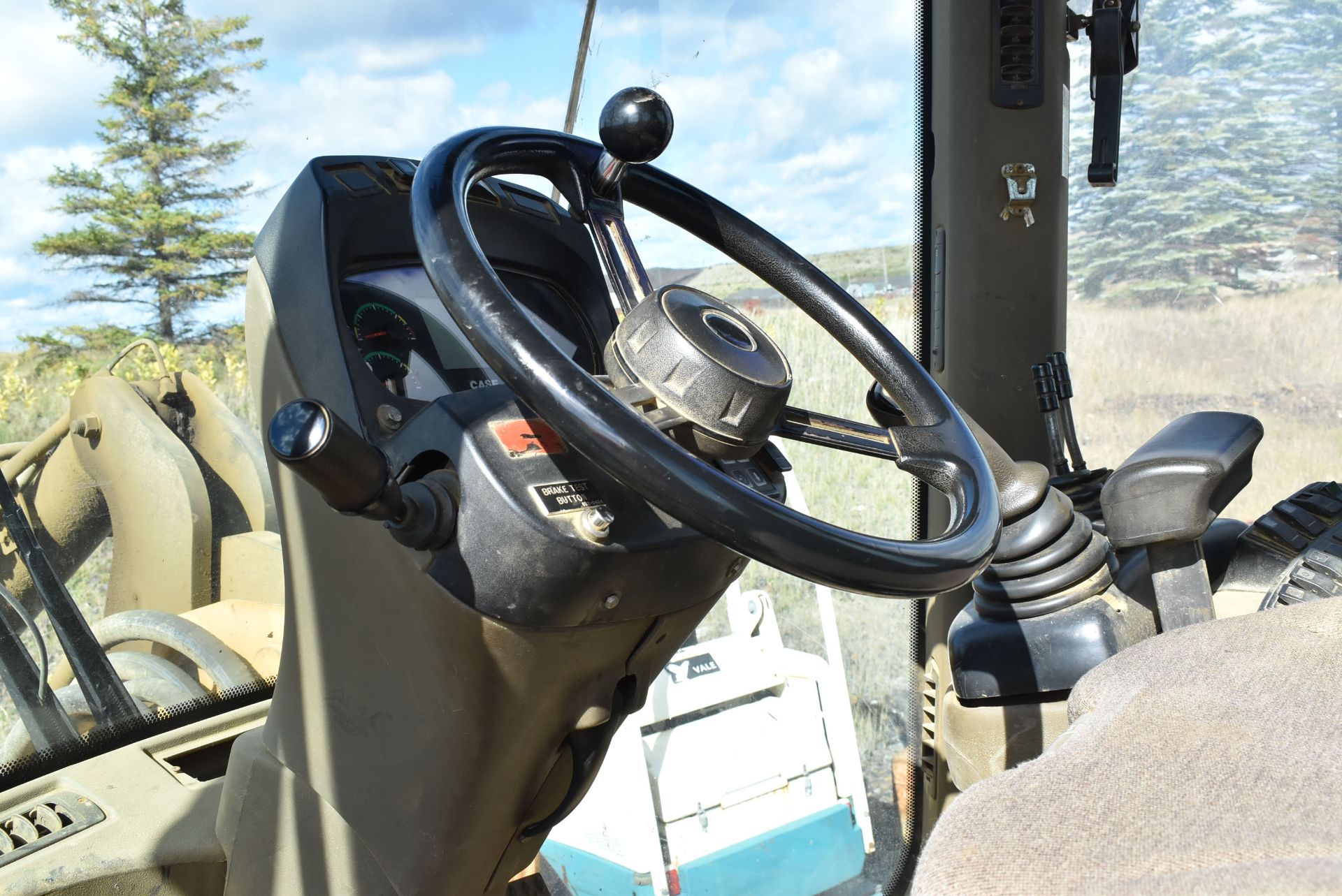 CASE 721F ARTICULATING FRONT END WHEEL LOADER WITH FPT F4HFE613T 6 CYLINDER DIESEL ENGINE, FORK - Image 5 of 8