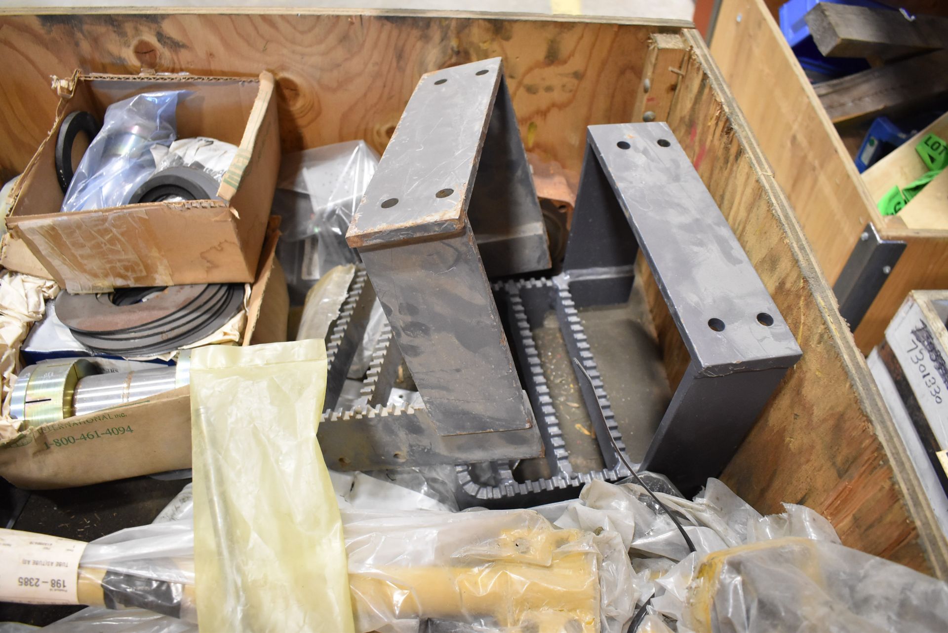 LOT/ CRATE OF CATERPILLAR SPARE PARTS (CMD WAREHOUSE - 09020502) - Image 3 of 5