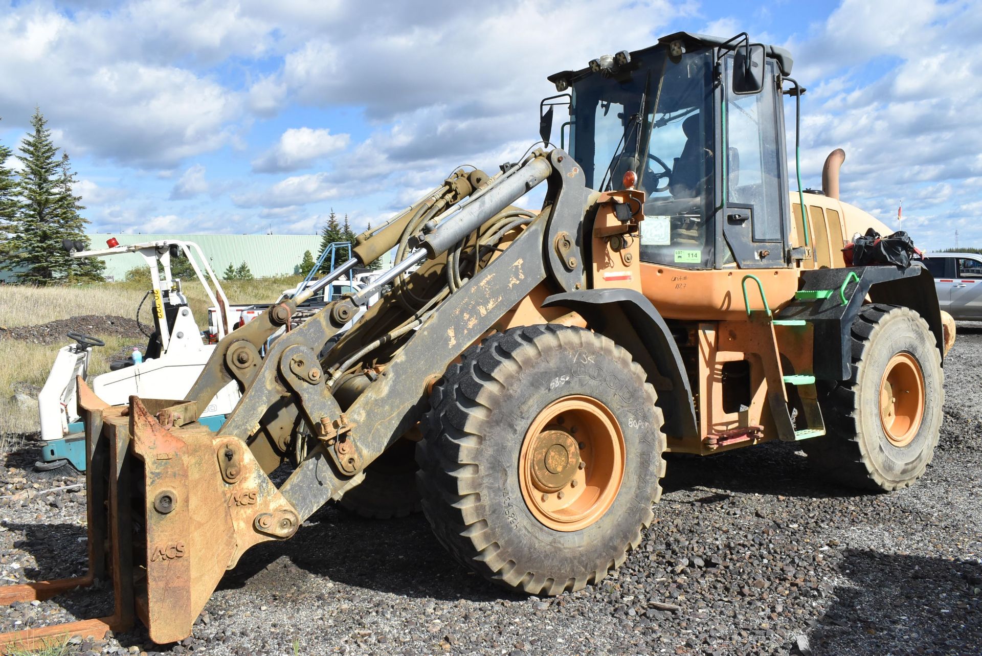 CASE 721F ARTICULATING FRONT END WHEEL LOADER WITH FPT F4HFE613T 6 CYLINDER DIESEL ENGINE, FORK