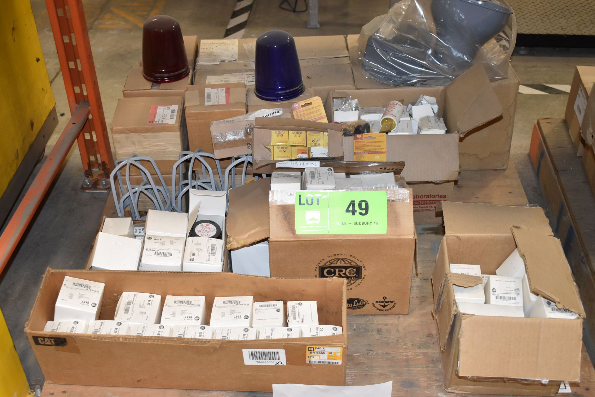 LOT/ SKID OF ELECTRICAL HARDWARE & COMPONENTS INCLUDING BREAKERS, LIGHT BULBS, FUSES (CMD