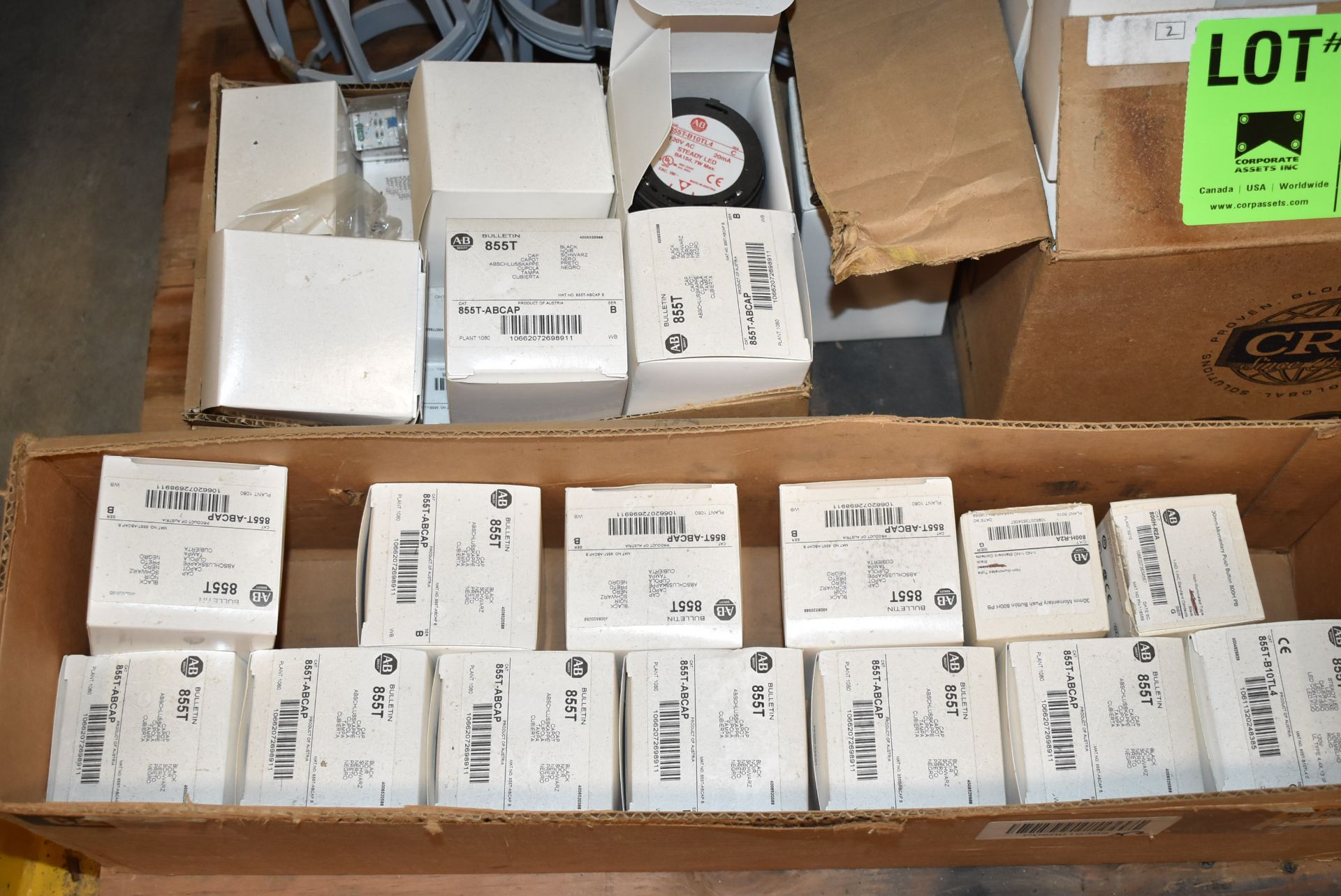 LOT/ SKID OF ELECTRICAL HARDWARE & COMPONENTS INCLUDING BREAKERS, LIGHT BULBS, FUSES (CMD - Image 2 of 4