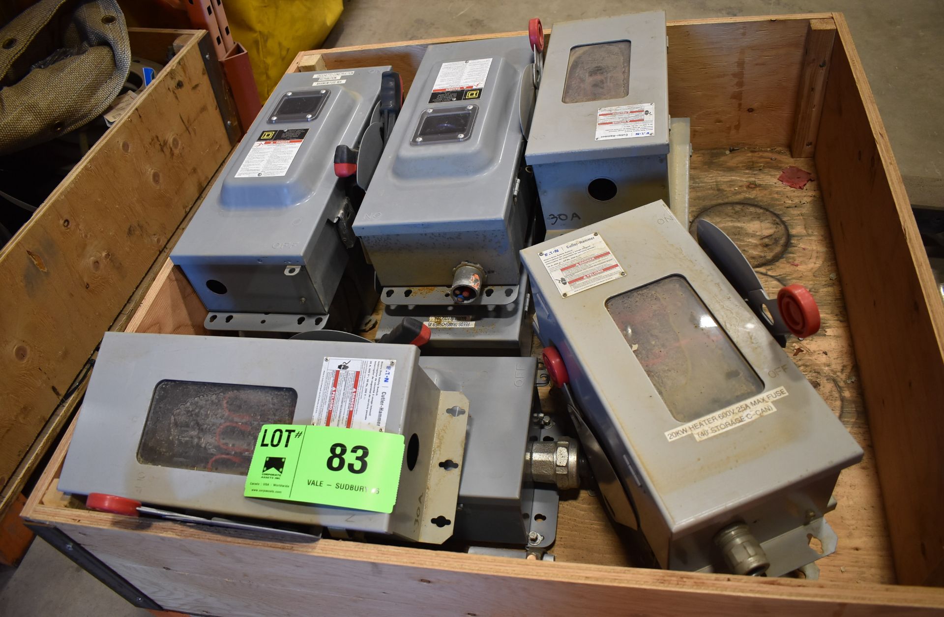 LOT/ CRATE OF EATON CUTTLER-HAMMER ELECTRICAL DISCONNECT BOXES (CMD WAREHOUSE - 10070401)