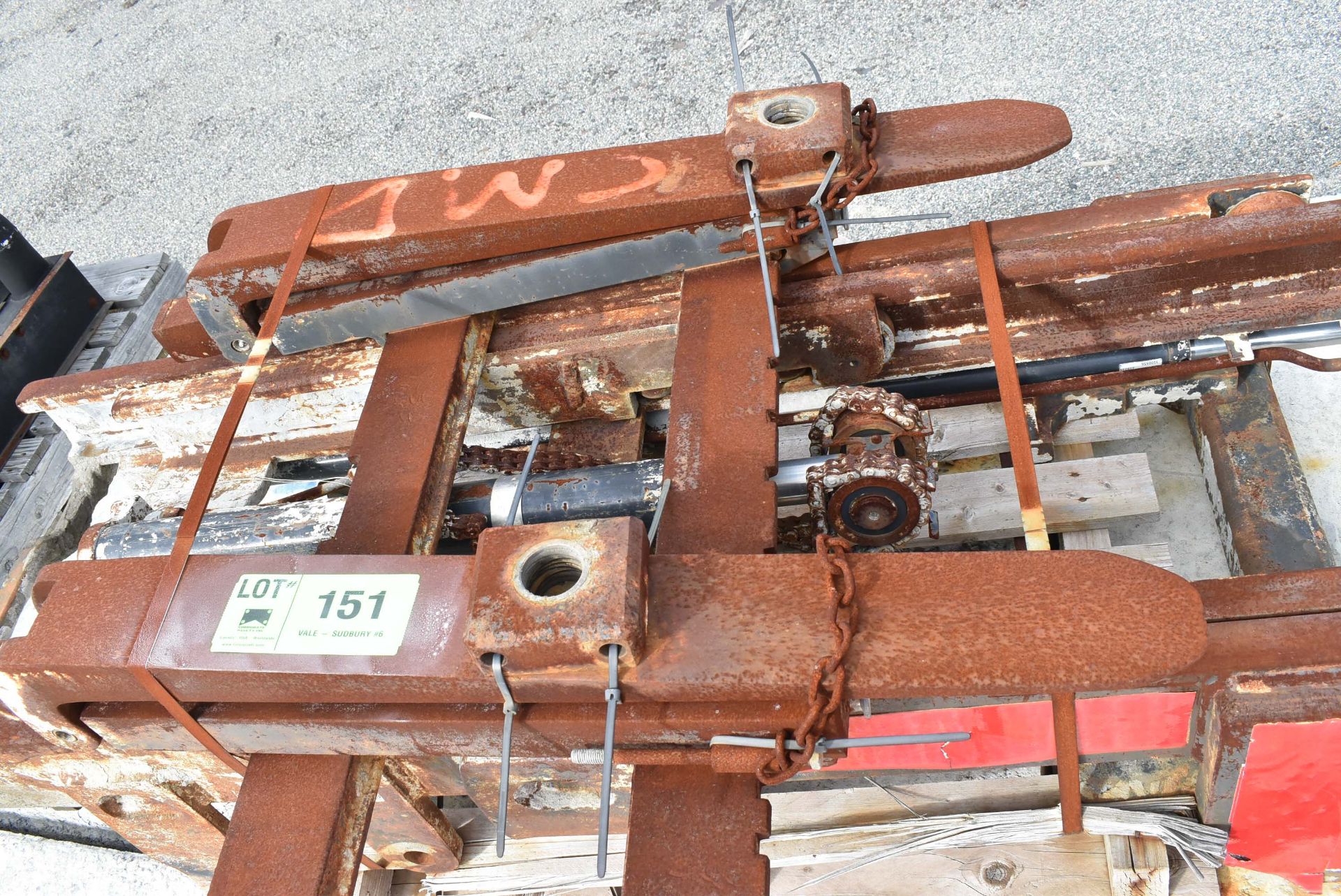 LOT/ KUBOTA HINGED FORKS AND MAST (CMD YARD #2) - Image 2 of 2