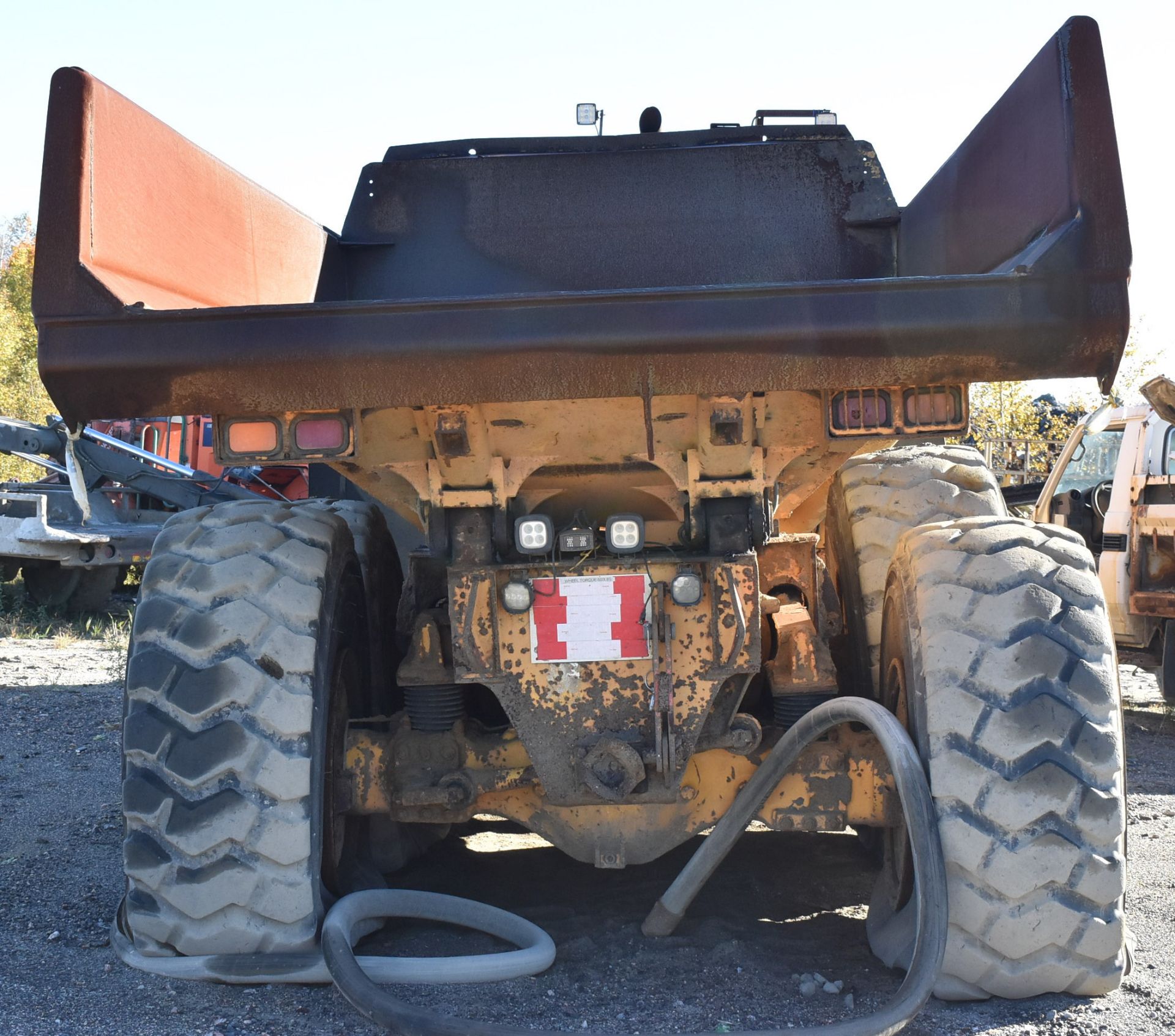 VOLVO A25D ARTICULATED DUMP TRUCK WITH D9BAAE3 9.4L DIESEL ENGINE, 17.01 YRD/3 MAX. CAPACITY ( - Image 4 of 10