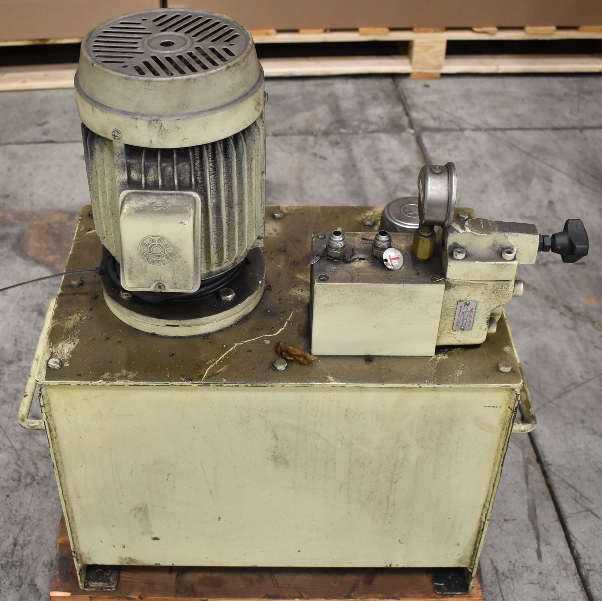 KENT SGS-1020AH HYDRAULIC SURFACE GRINDER WITH 18"X8" MAGNETIC CHUCK, 8" DIA. MAX. WHEEL SIZE, - Image 6 of 8