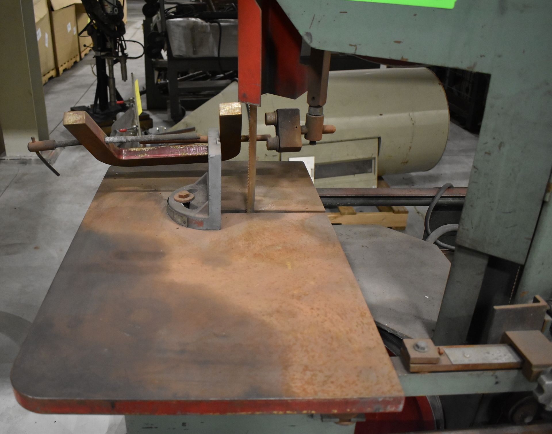 E-R MAIER KM1012 ROLL-IN VERTICAL BAND SAW WITH 30"X18" TABLE, 15" THROAT, 14" MAX. WORKPIECE - Image 3 of 4