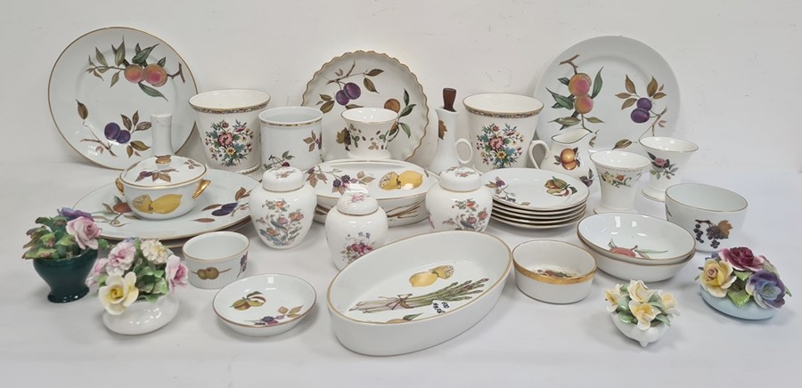 Quantity of Royal Worcester 'Evesham' pattern oven to tableware plates, serving dishes and other