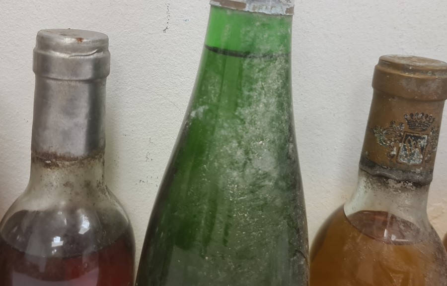 Quantity of various bottles to include 1982 Beaumes-de-Venise (2 bottles), 1993 Domaine la Grave, - Image 2 of 17