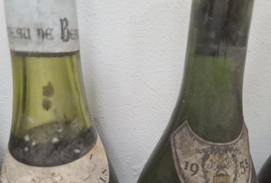Two bottles of 1971 Le Corton (labels damaged), another of Corton 1955 (low level) and four other - Image 5 of 7