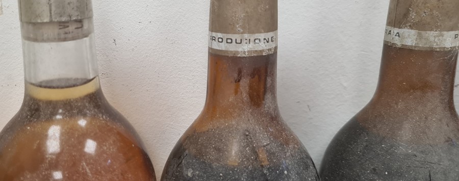 Quantity of various bottles to include 1982 Beaumes-de-Venise (2 bottles), 1993 Domaine la Grave, - Image 4 of 17