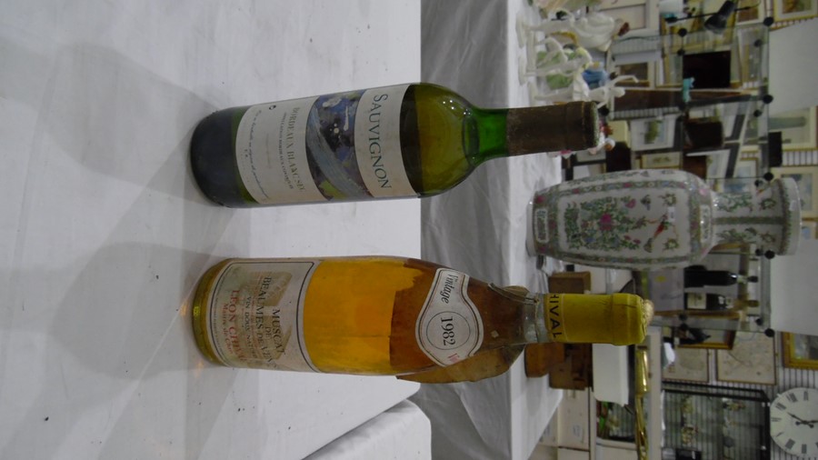Quantity of various bottles to include 1982 Beaumes-de-Venise (2 bottles), 1993 Domaine la Grave, - Image 17 of 17