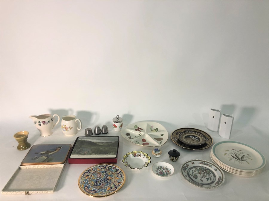 Alfred Meakin 'Hedgerow' pattern dinner plates, mixed china, table coasters, hors d'oeuvres - Image 2 of 3
