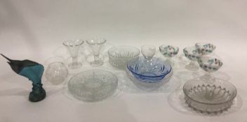 Quantity of assorted glassware to include sundae dishes, hors d'oeuvres dishes, bowls, etc and a