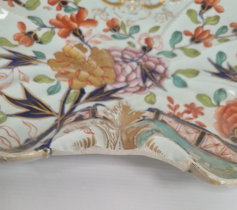 Early 19th century Masons 'Patent Ironstone China' part dessert set to include pedestal serving dish - Image 2 of 6
