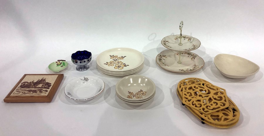 Carlton ware trinket dish, leaf-shaped, butter dishes, plates, assorted planters and other items ( - Image 2 of 3