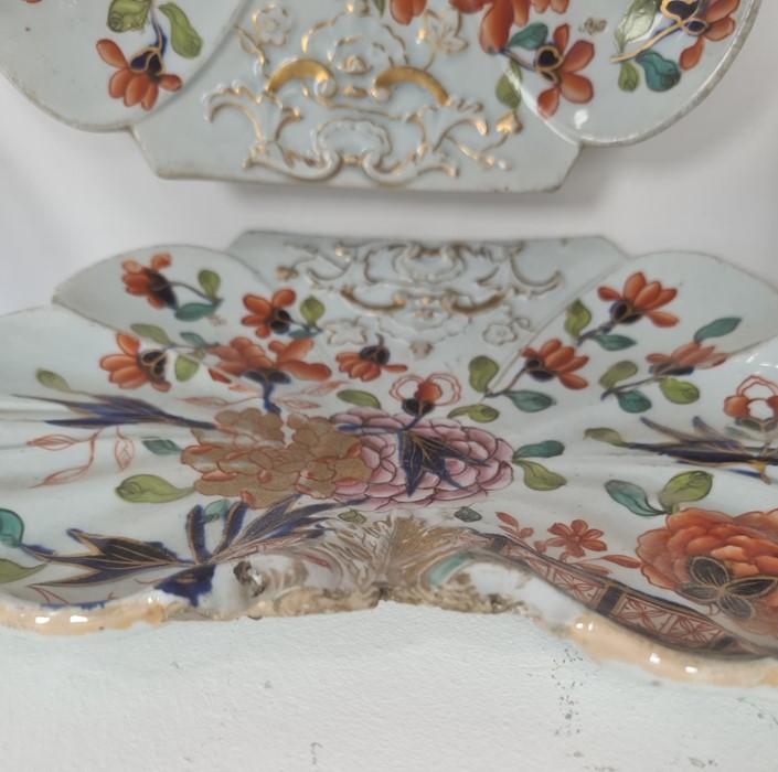 Early 19th century Masons 'Patent Ironstone China' part dessert set to include pedestal serving dish - Image 3 of 6