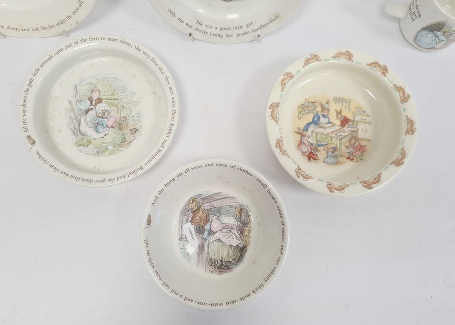 Royal Doulton 'Bunnykins' baby dish and five pieces of Wedgwood 'Beatrix Potter' nursery ware (6) - Image 3 of 4