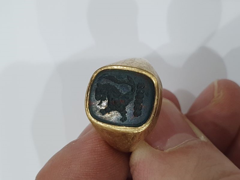 9ct gold and bloodstone set signet ring, 8.4g total (ring size S/T approx) Condition ReportSome - Image 3 of 11