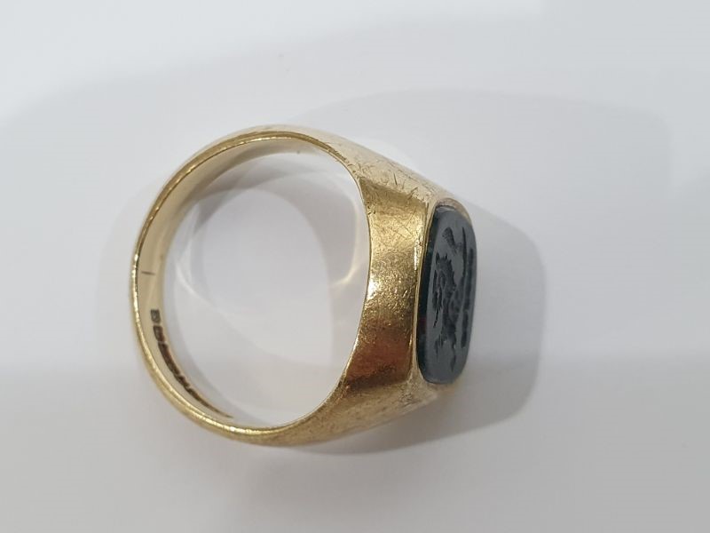 9ct gold and bloodstone set signet ring, 8.4g total (ring size S/T approx) Condition ReportSome - Image 5 of 11