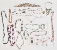 Quantity of costume jewellery